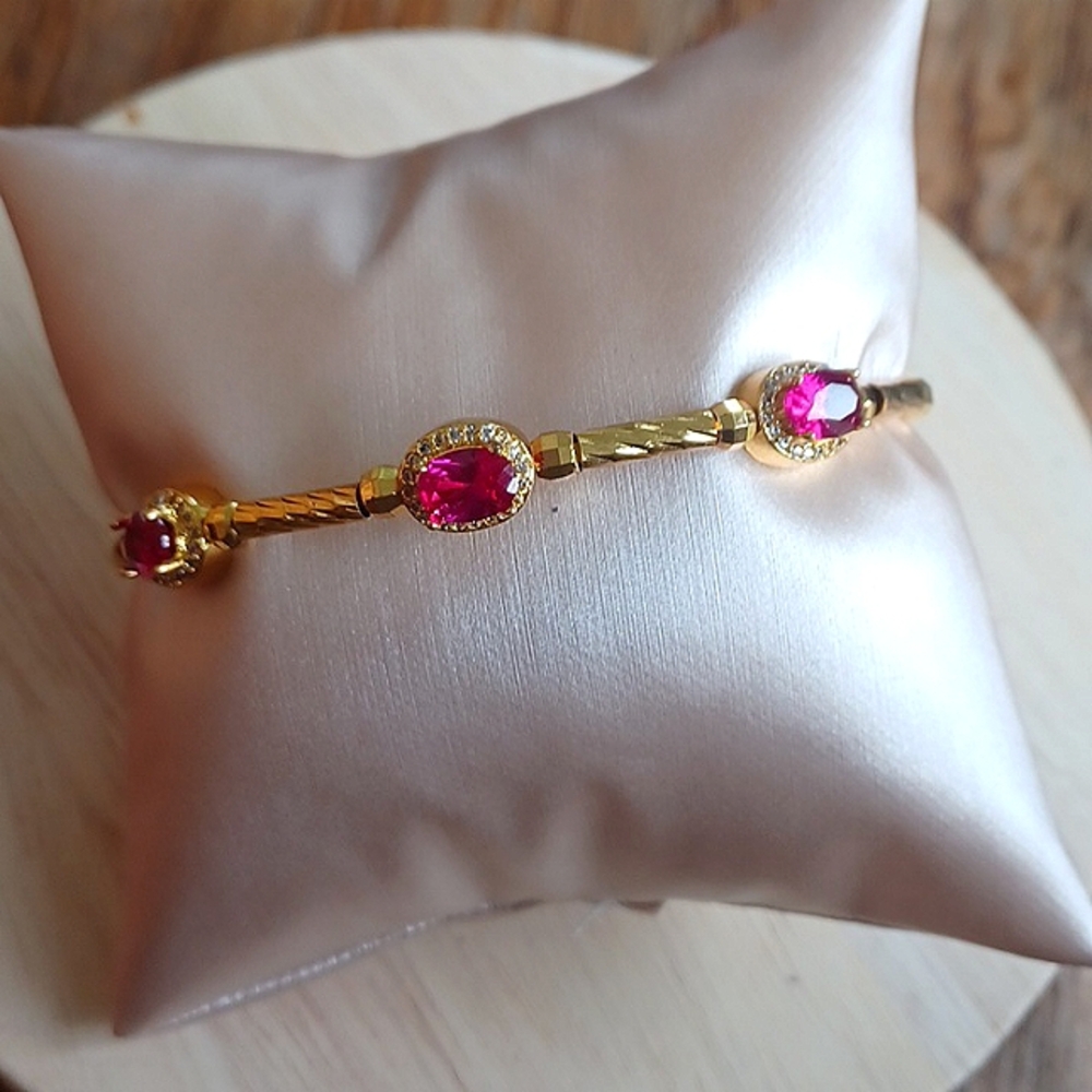 Valentine special!Lab created,pink sapphire,18k gold plate, Made in Italy!
